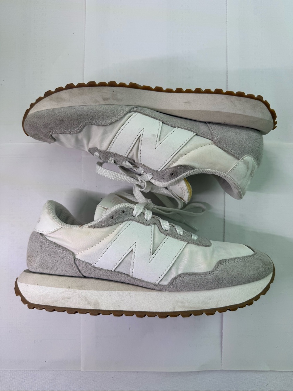 New Balance Women's White and Light Gray Sneakers